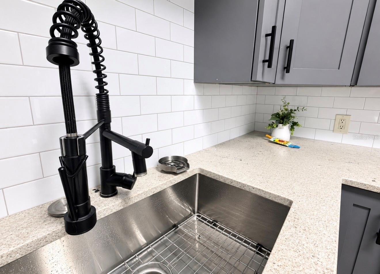 Check out the glass rinser !