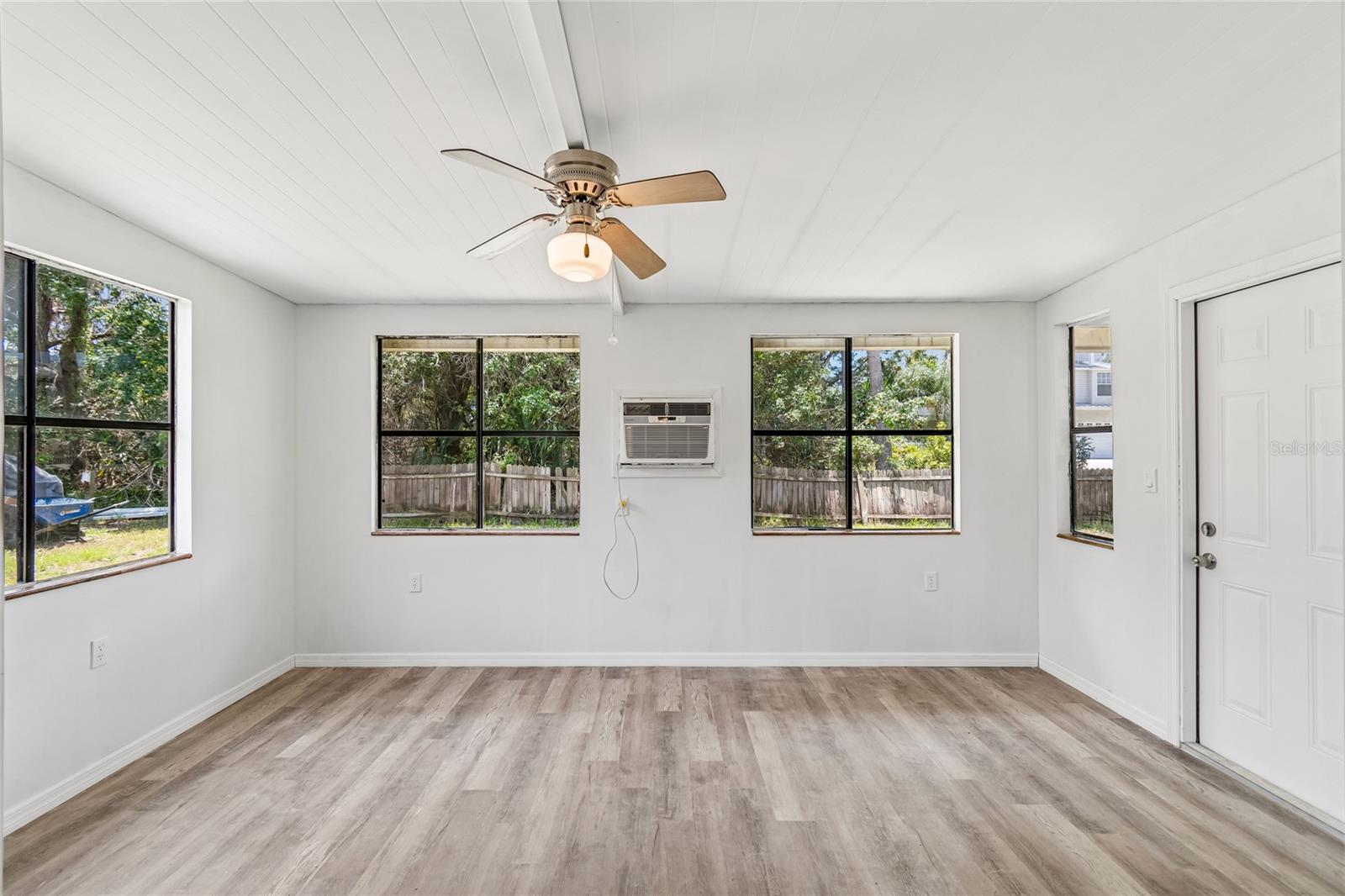 Dining room/flex room