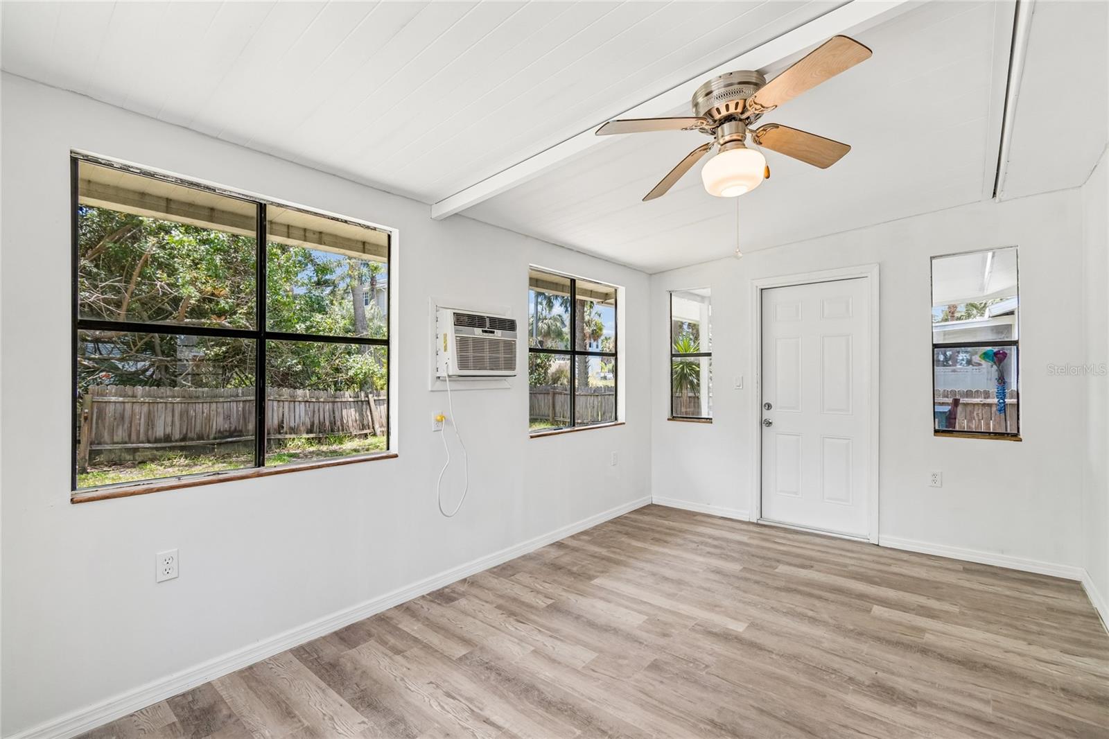 Dining/flex room