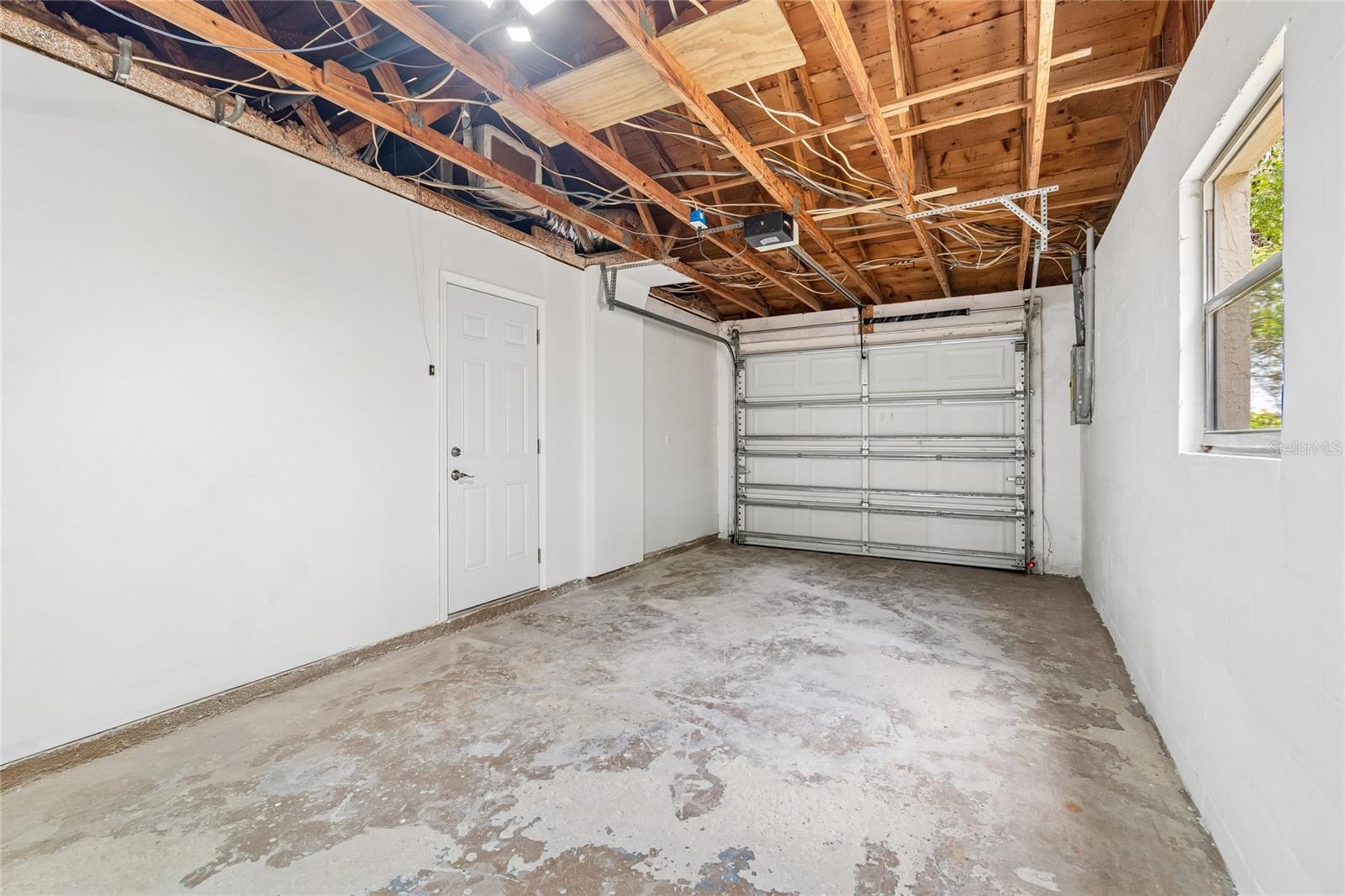 One car garage