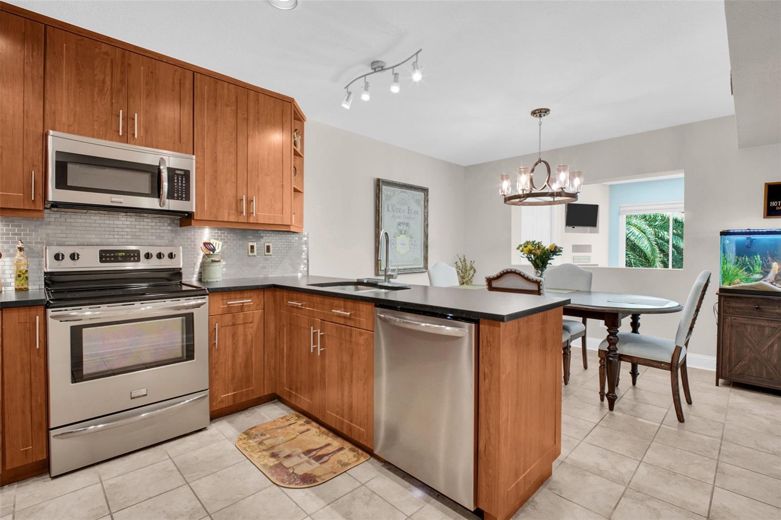 Kitchen - newer dishwasher