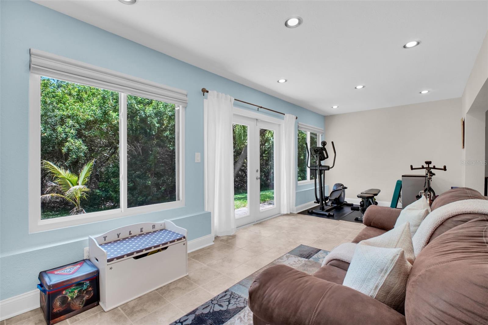 Florida Room - light and bright
