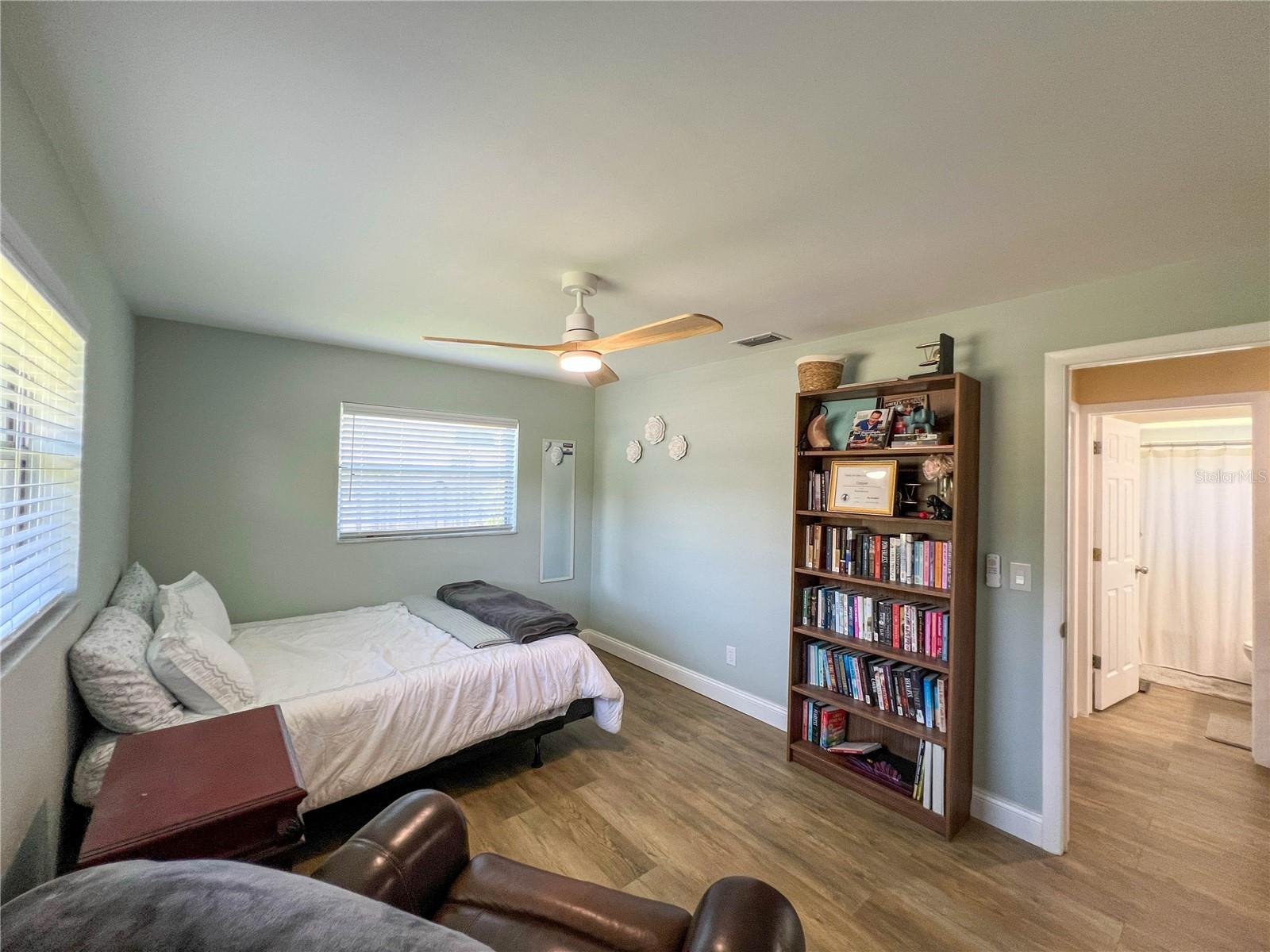 TB8517697