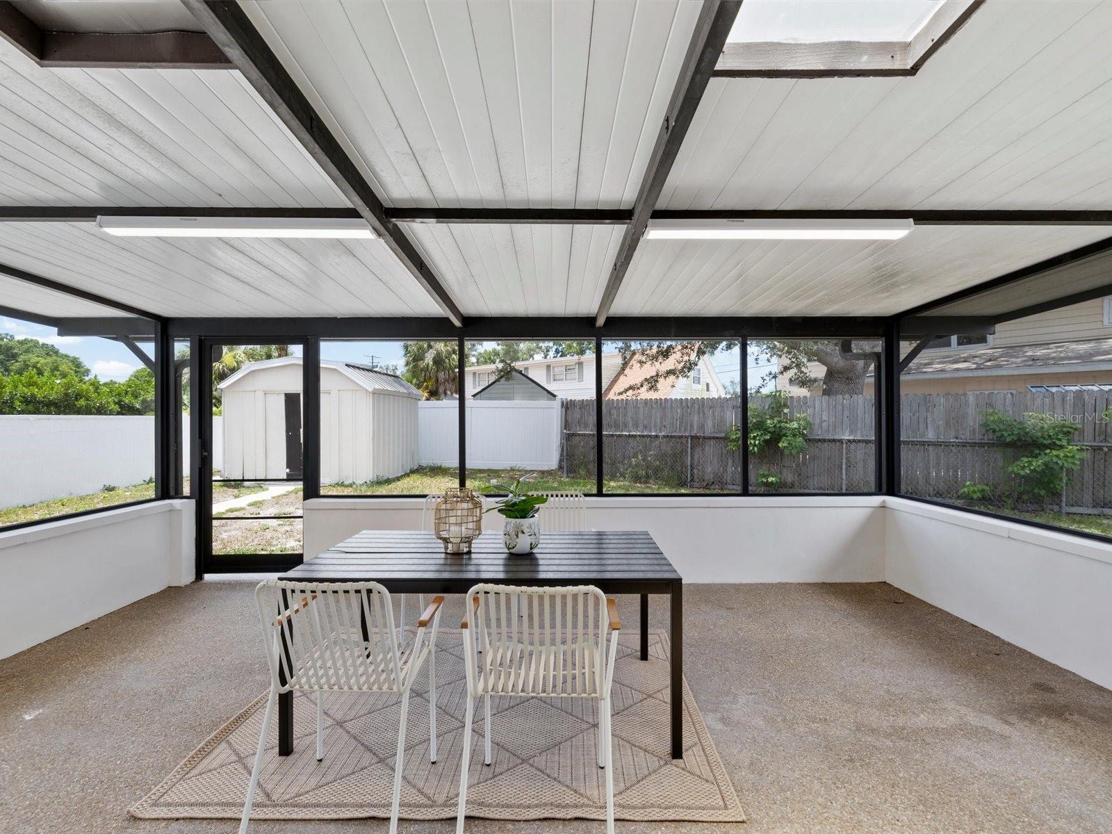 Huge covered lanai