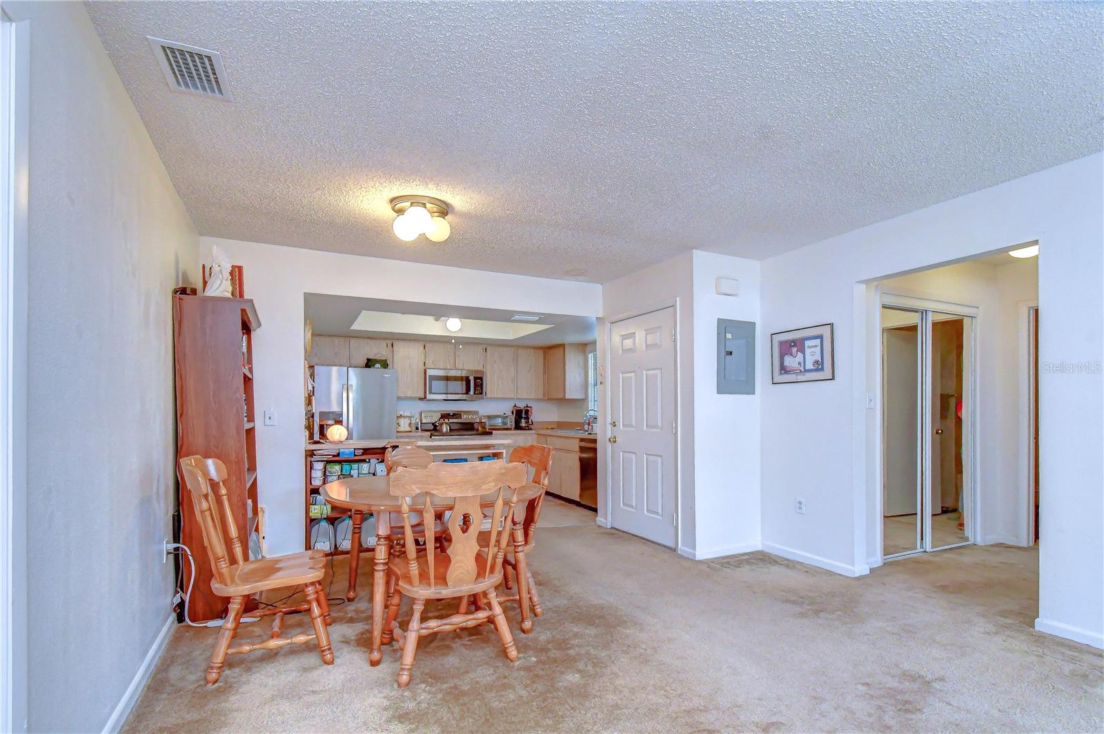 TB8517727