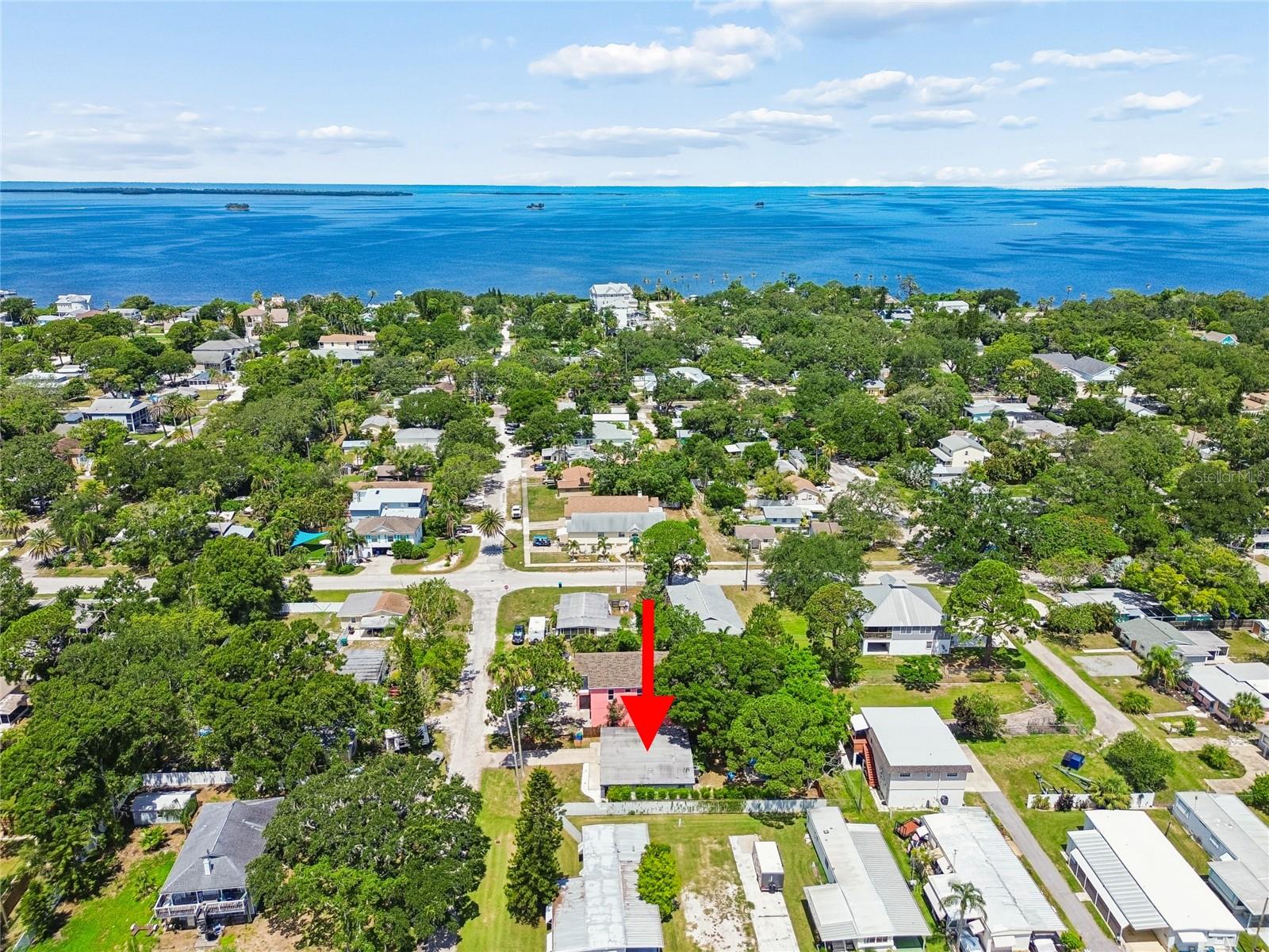 Located 3 blocks from the community waterfront park and pier