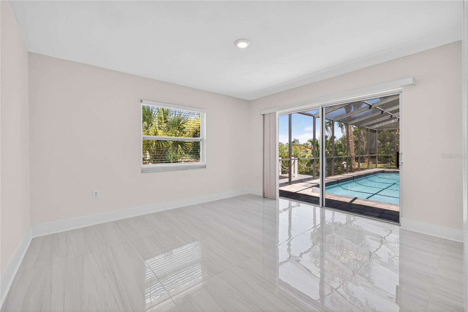 Bedroom 4 with Pool Access
