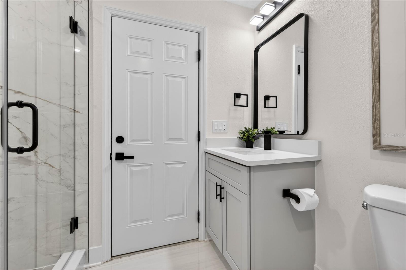 Hall/Pool Bath