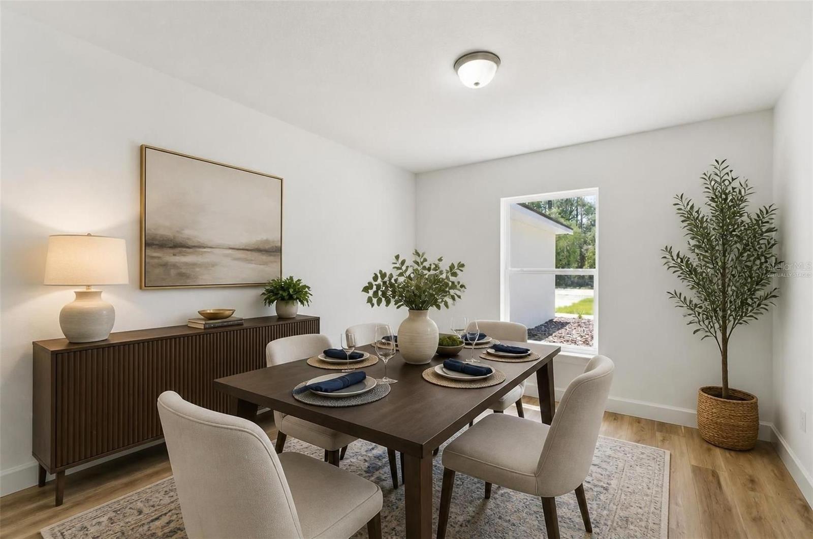 VIRTUALLY STAGEDDining room