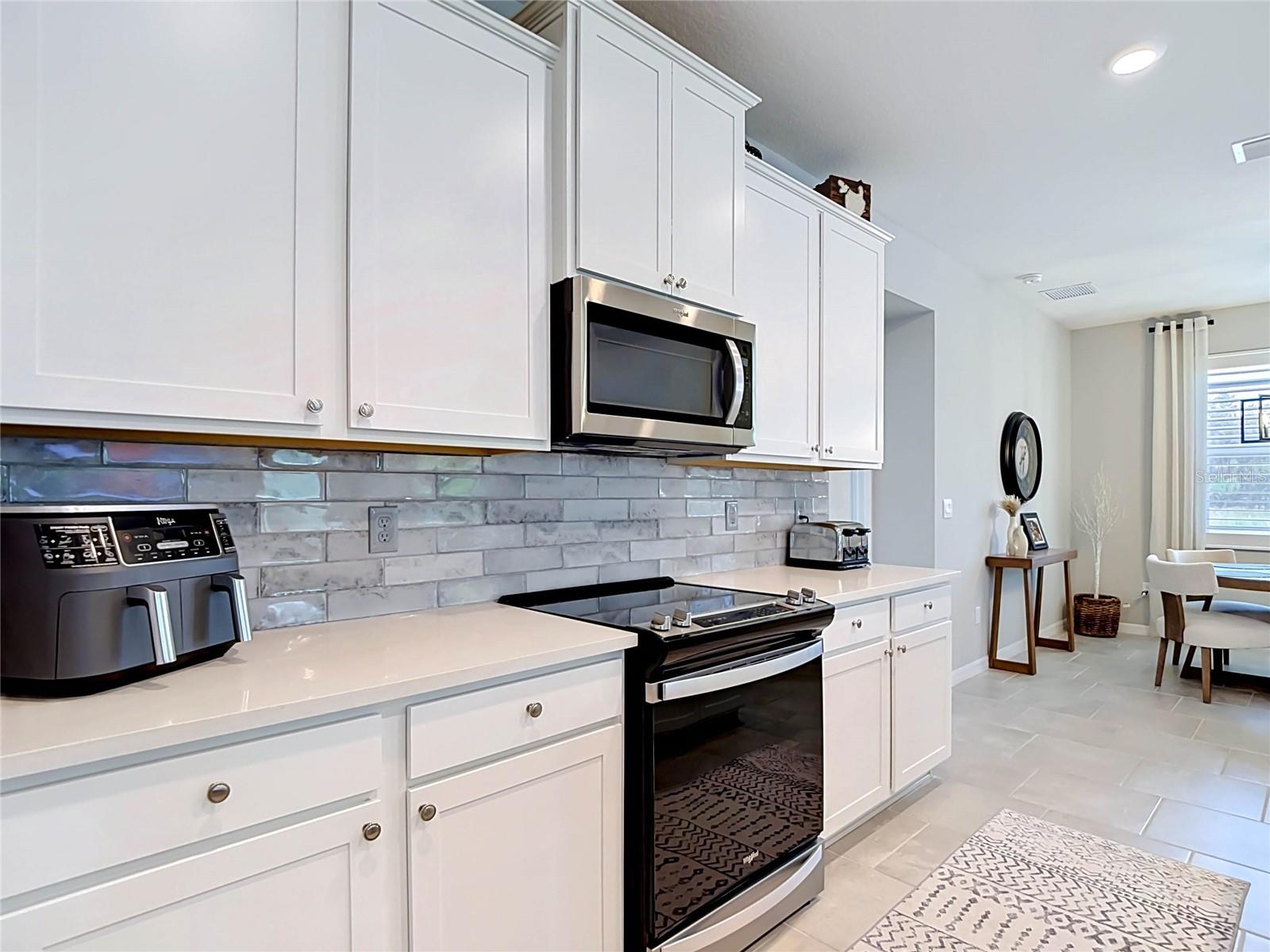 TB8517771