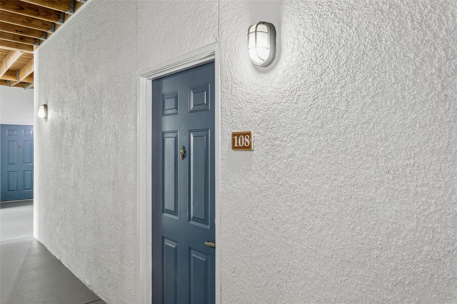 Front Hallway Entry