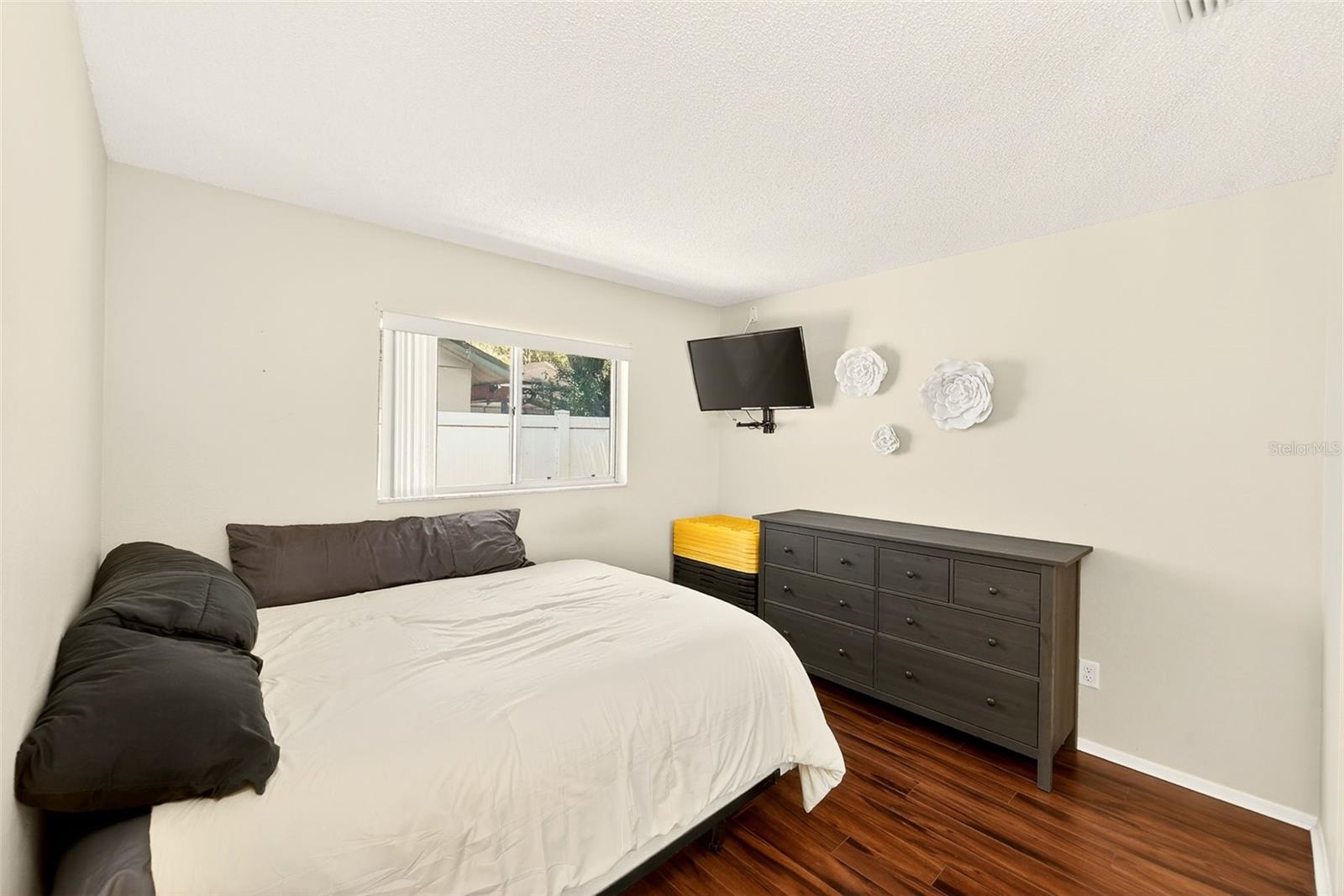 2nd bedroom