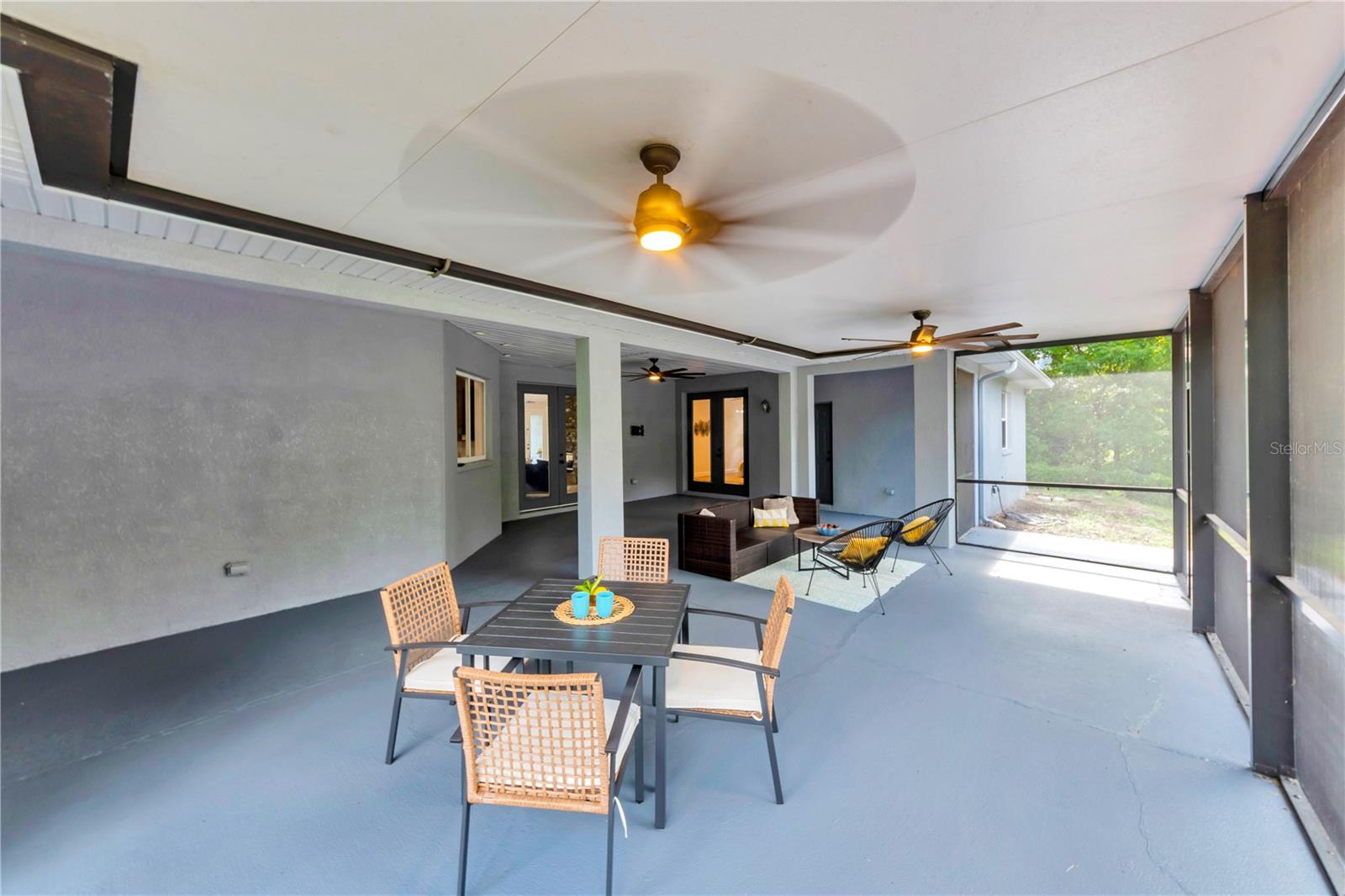 Huge finished screened alum porch 820 sq. ft