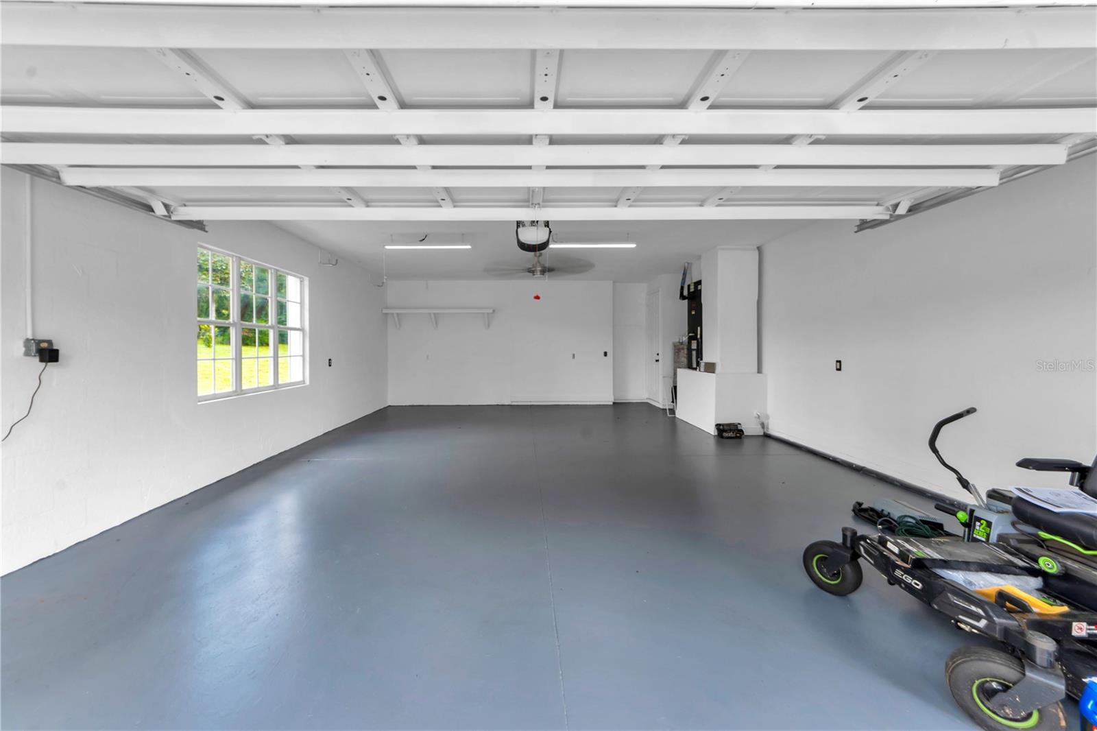 Oversized garage690 sq ft