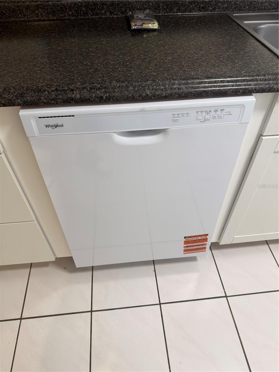 TB8517877