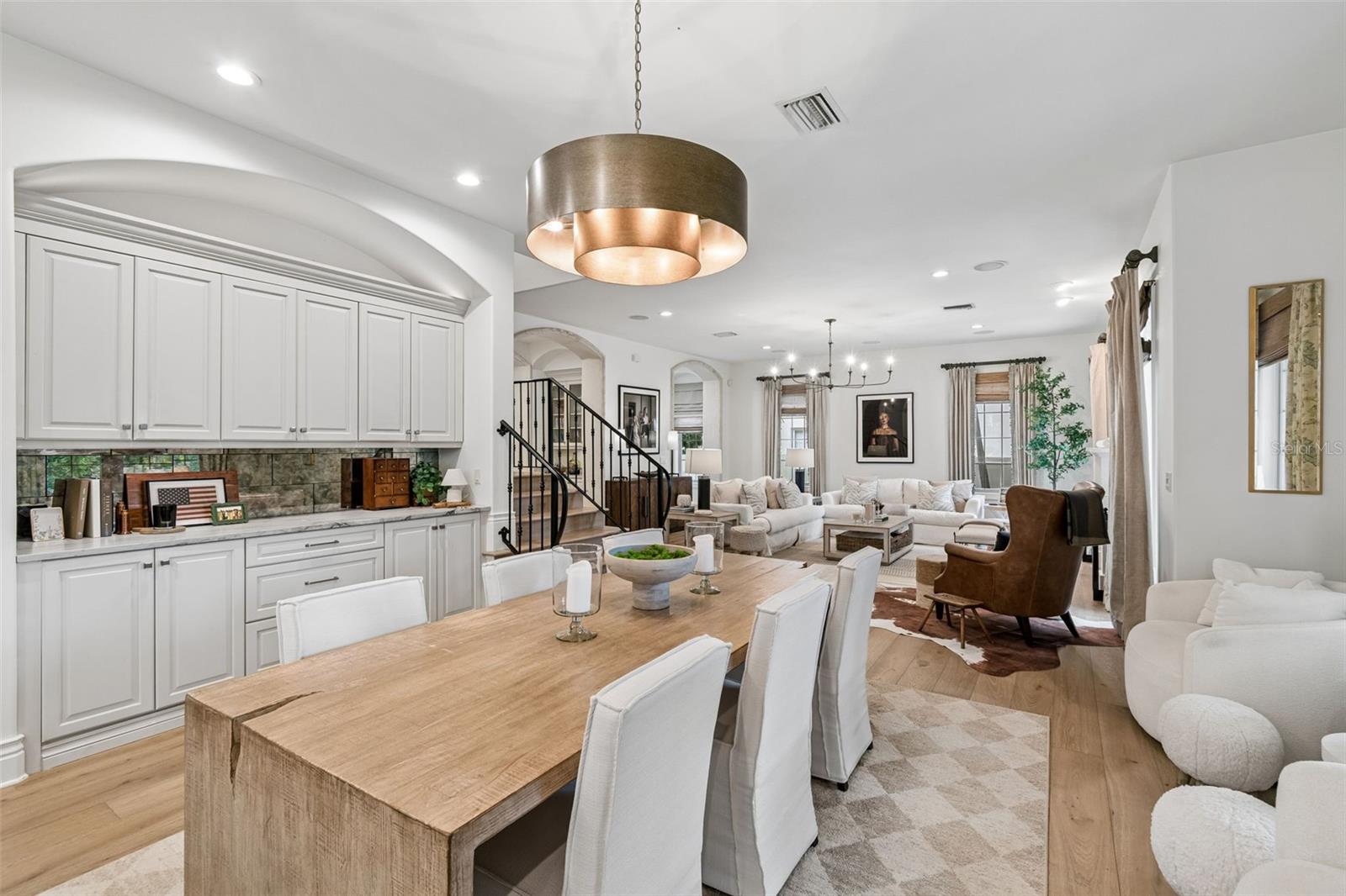 TB8517881
