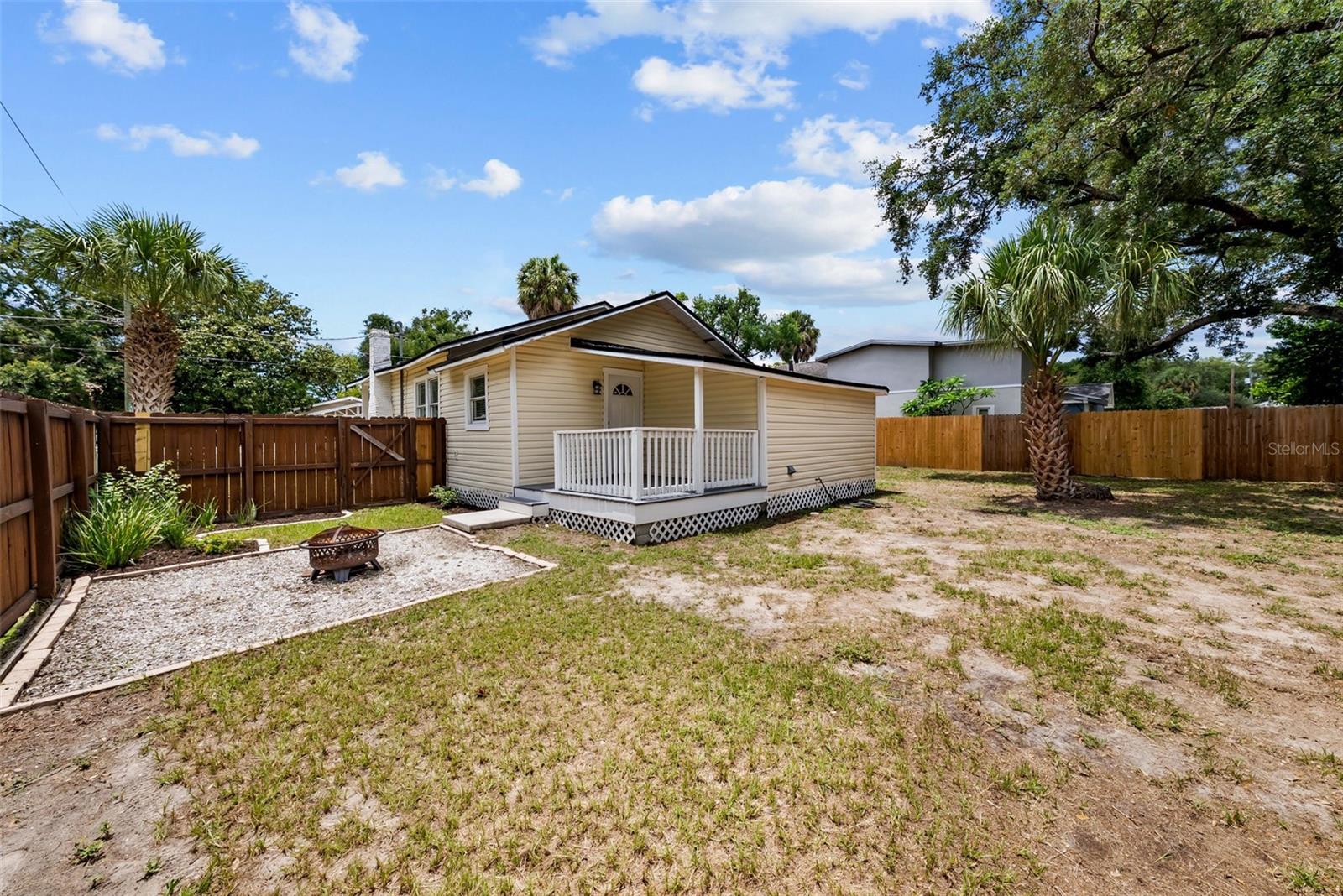 TB8517886