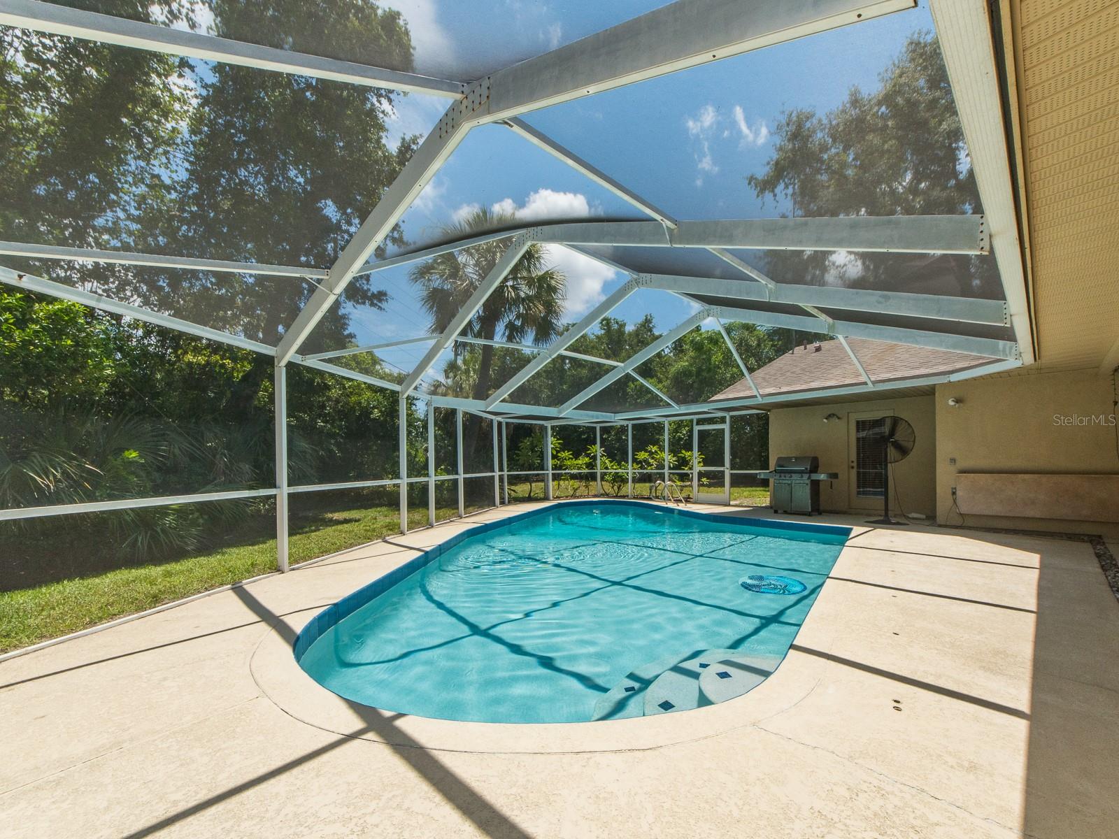 SCREENED POOL