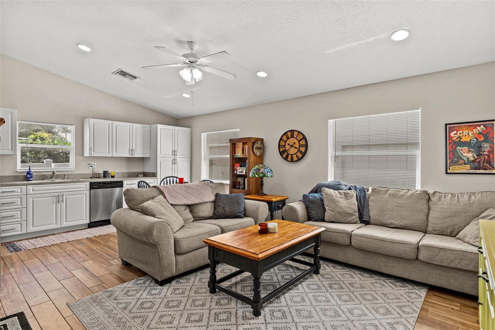 TB8517964