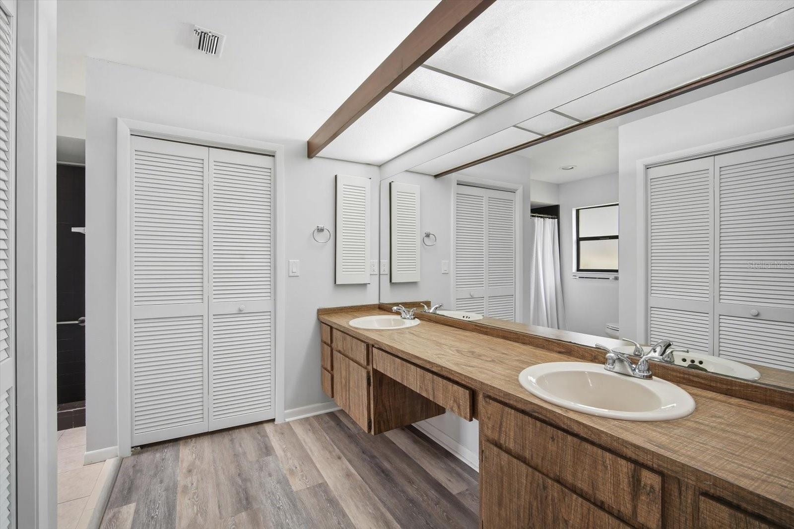 Double Vanity, Walk In Closet, Shower