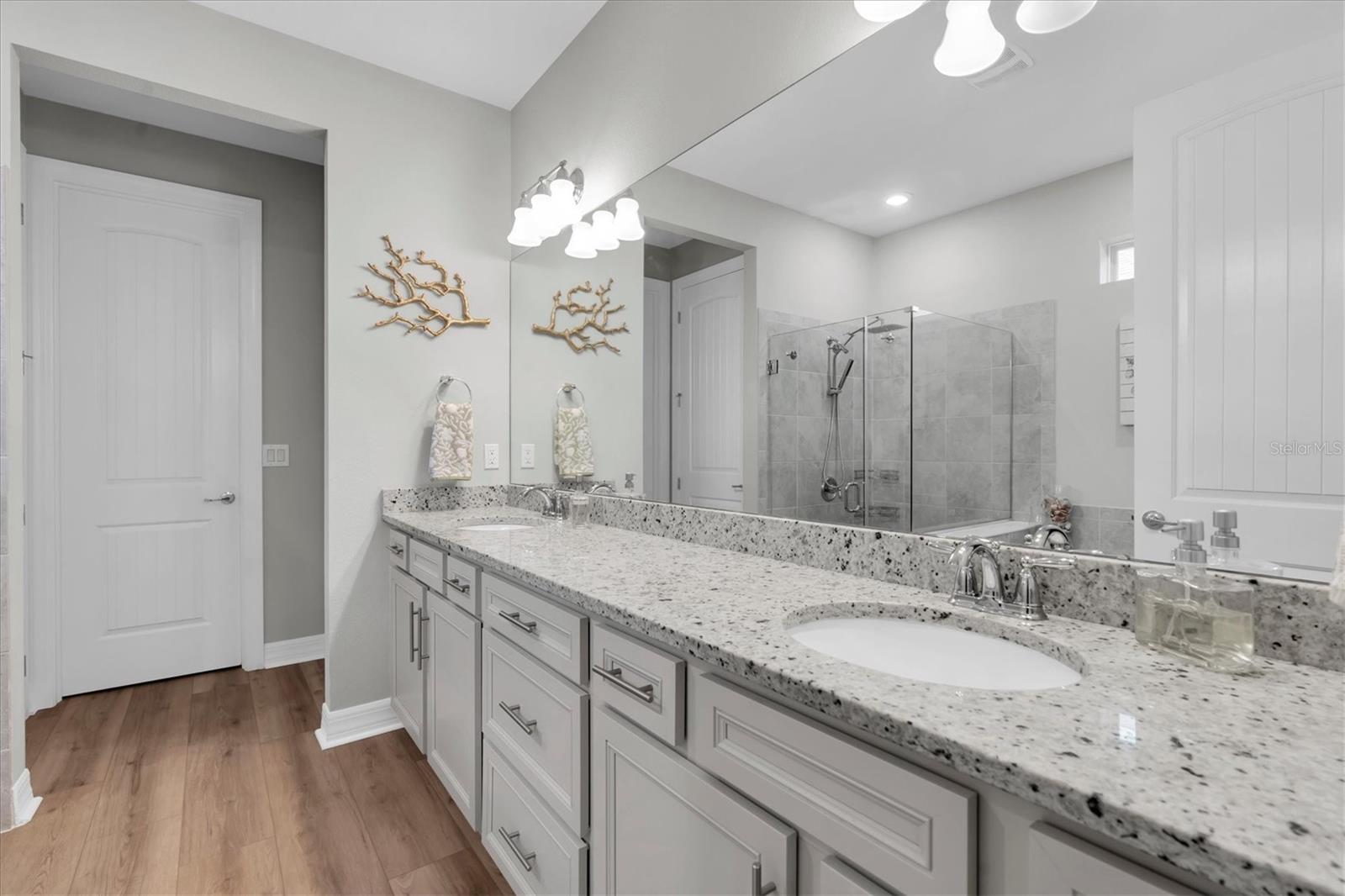 TB8517969