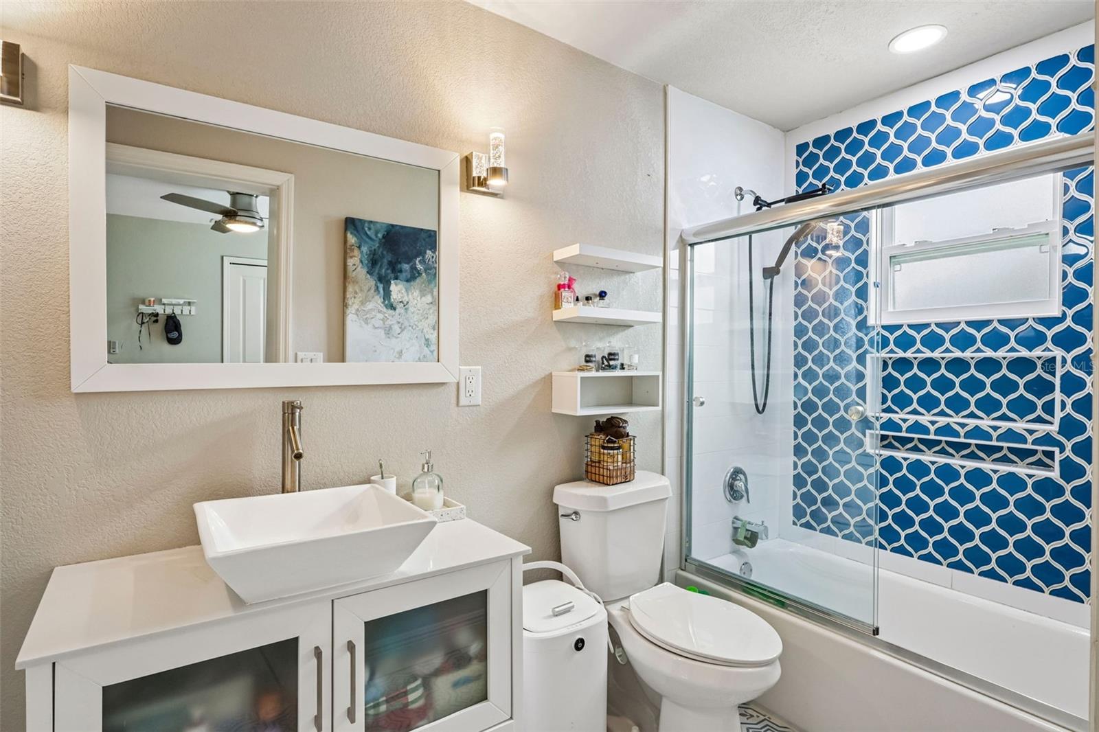 pool bath off 2nd bedroom