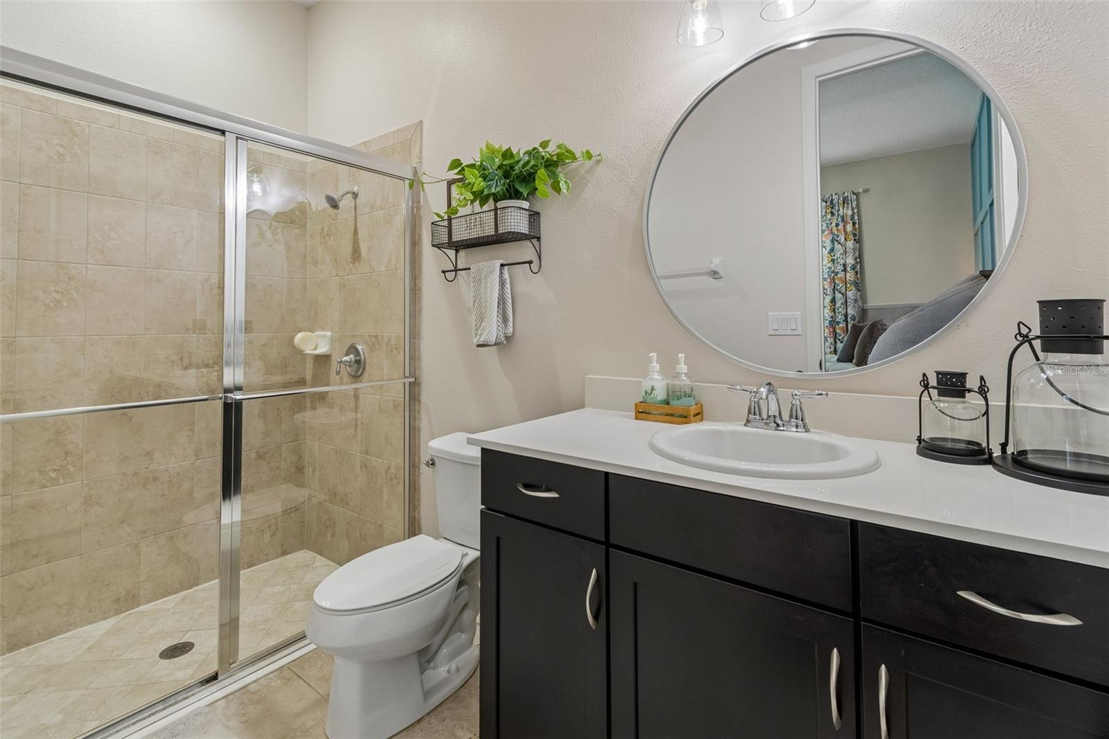 Bedroom 2 en-suite bathroom