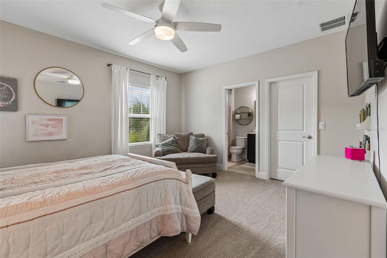 Bedroom 3 - with en-suite bathroom - 2nd fllor