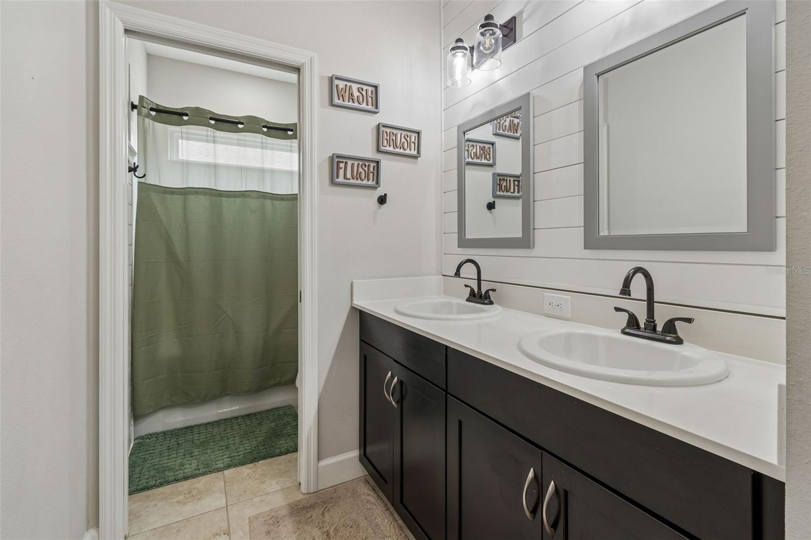 Full bathroom 2nd Floor