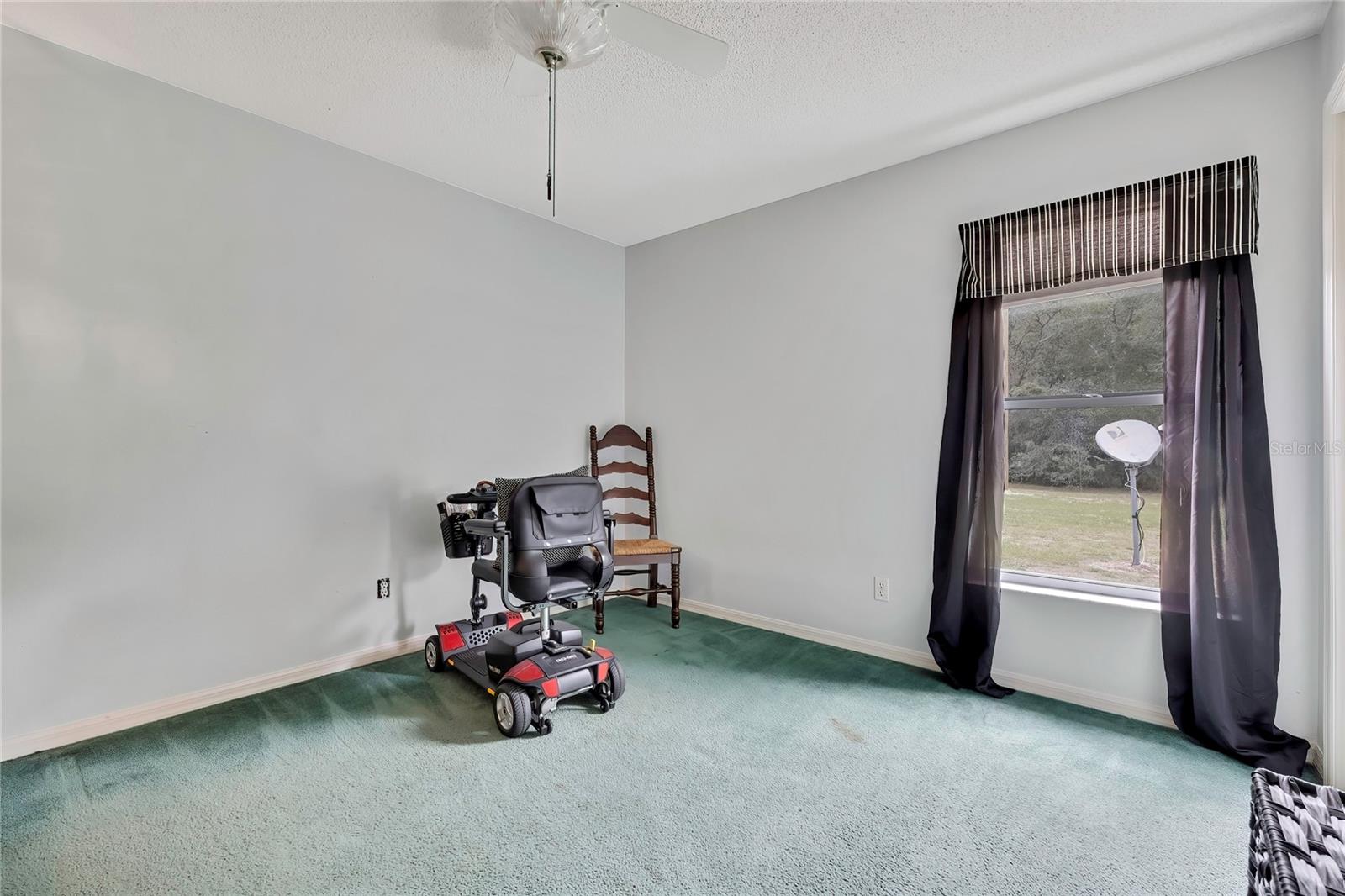 TB8518077