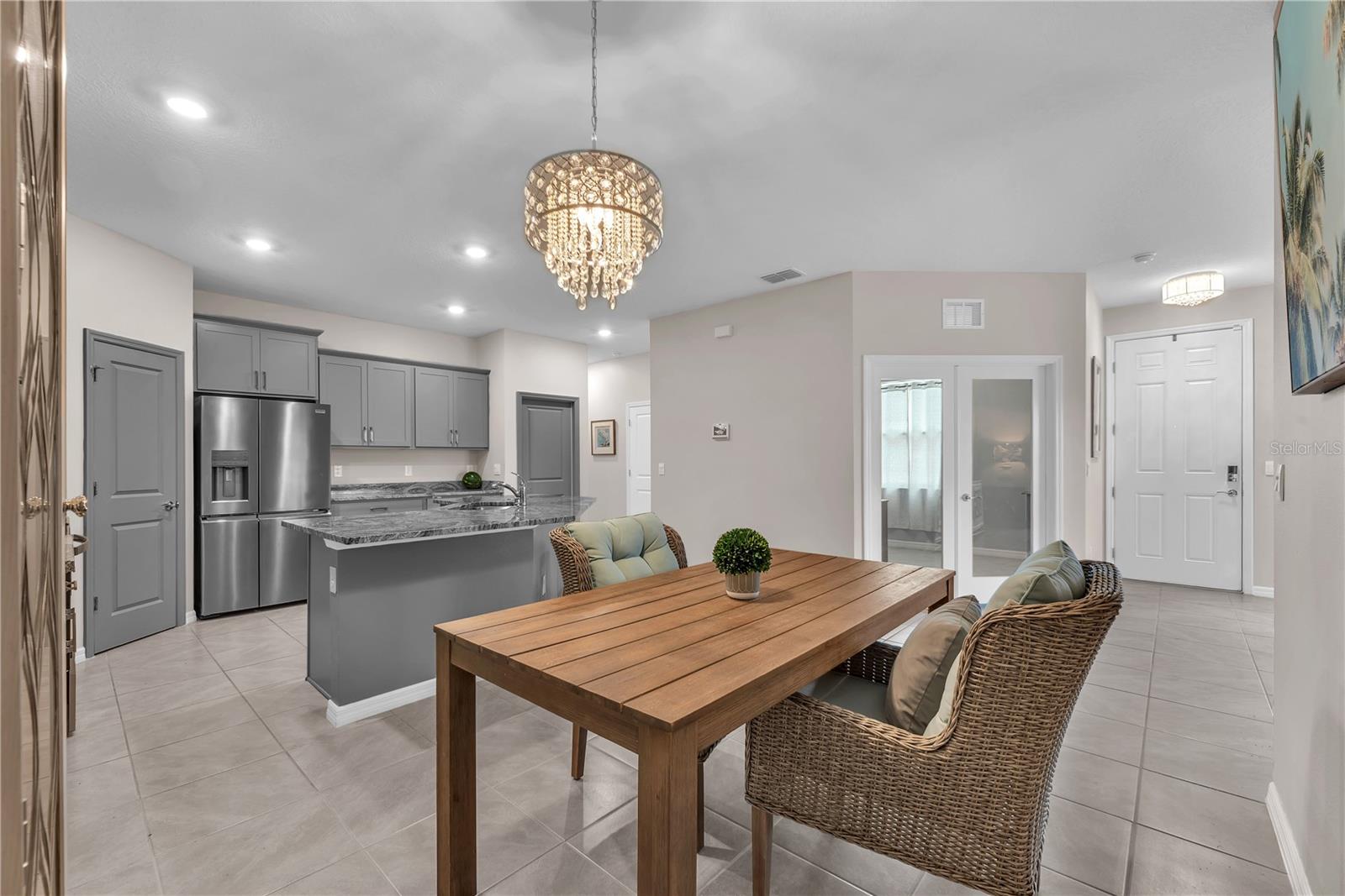 The adjacent dining area is 12' x 14'