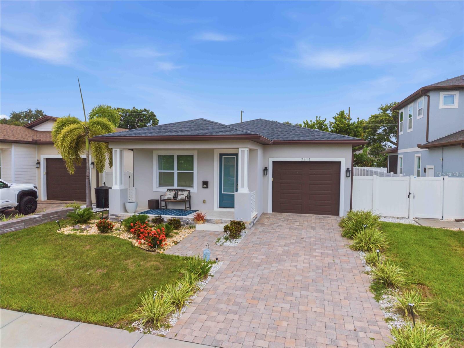A cheerful first impression with inviting curb appeal