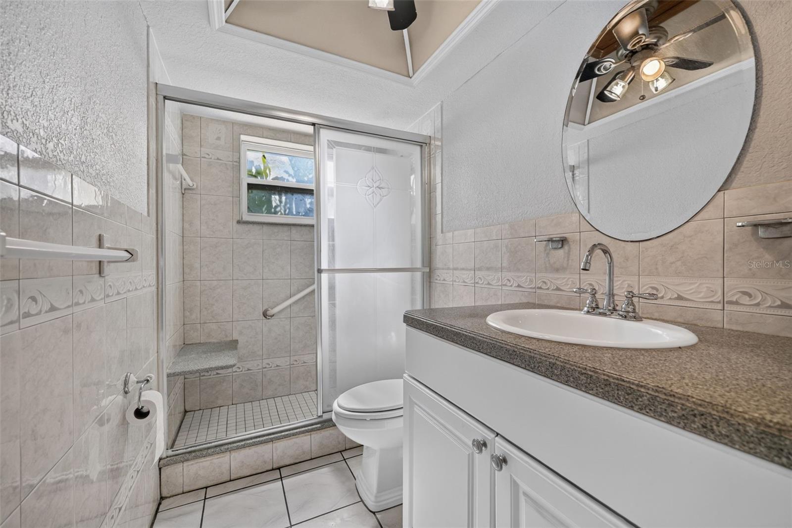 2nd bath between to 2nd and 3rd bedrooms