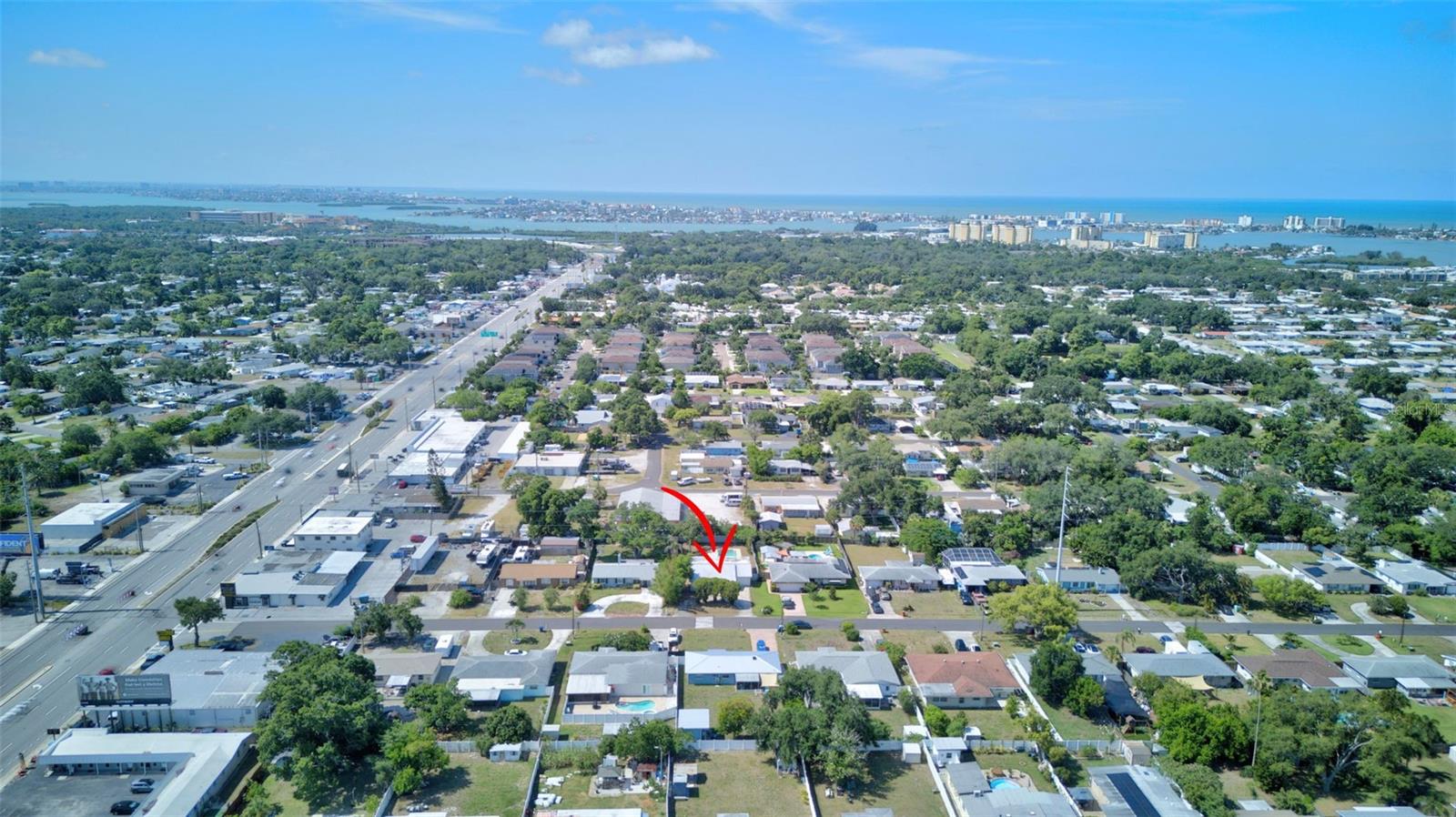 Central Seminole location with easy access to everything!