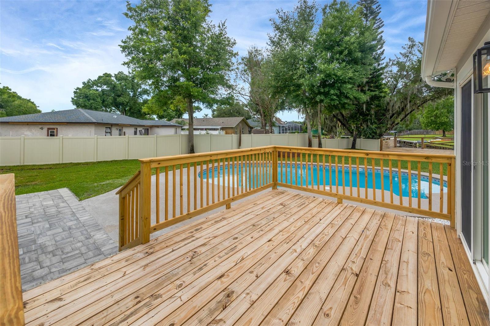Bonus Room Deck