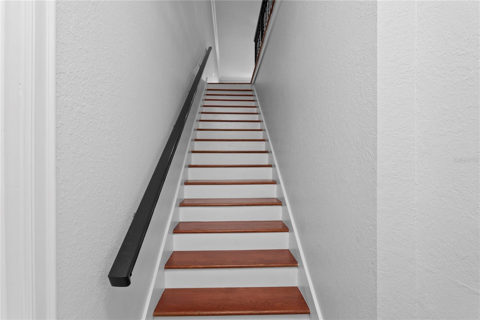 Come on in — the tour begins here. From the moment you arrive at the residence, you’ll enjoycontinuous wood flooring throughout the living, dining, kitchen, and both bedrooms.