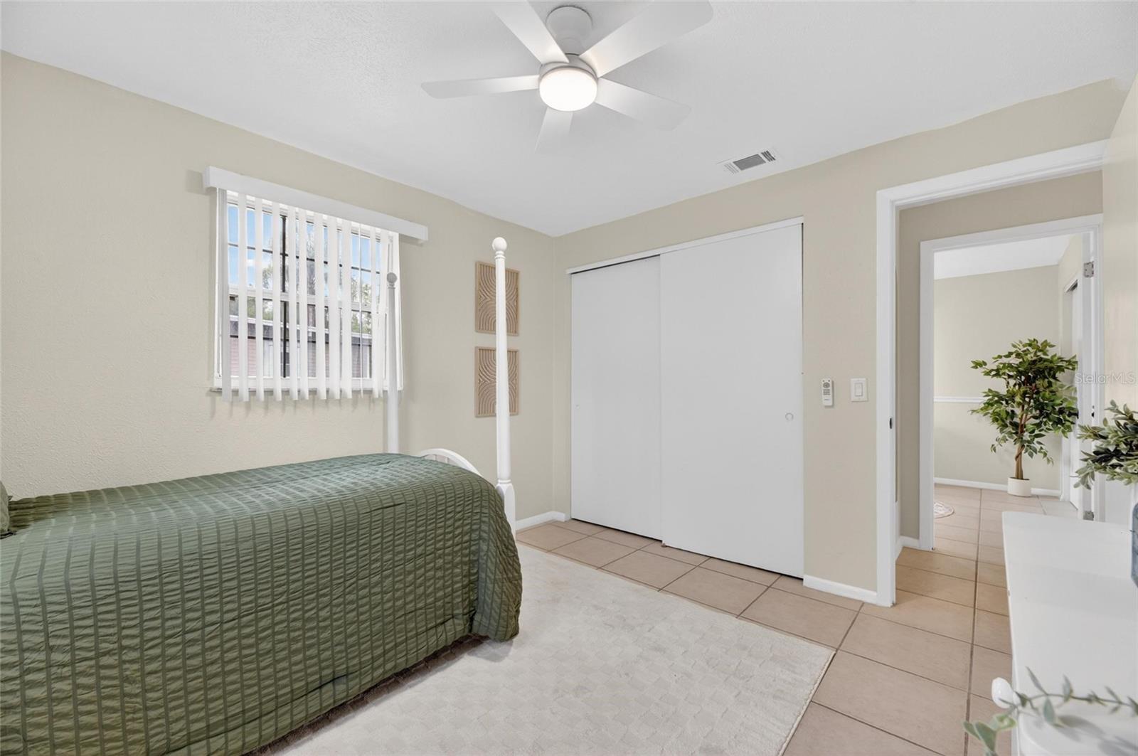 TB8518183