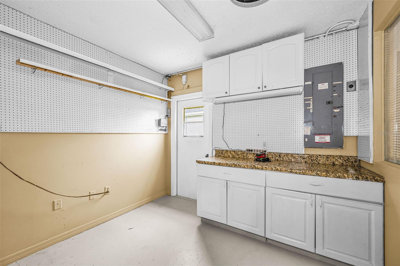 Garage Workshop under AC