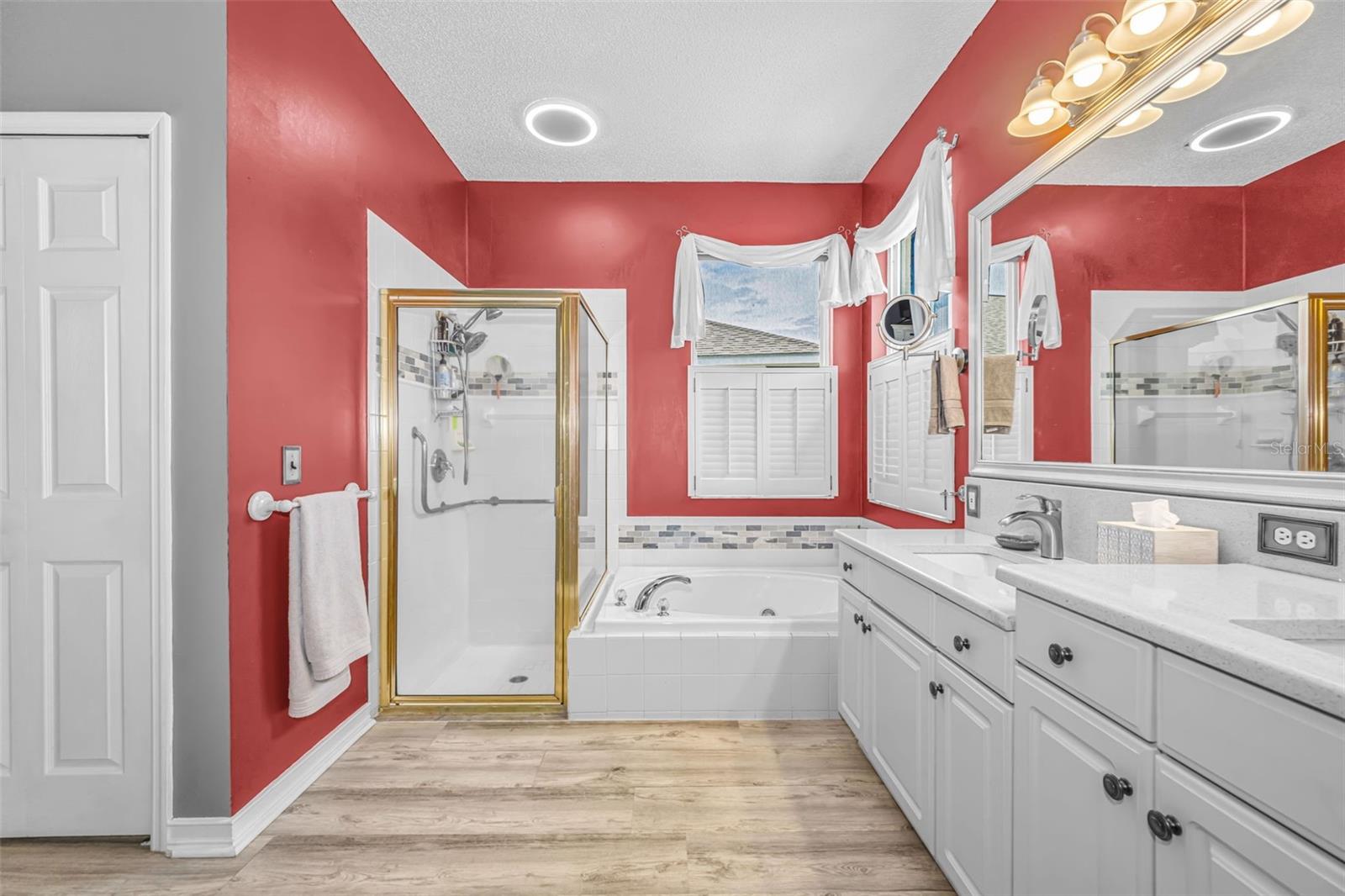 Master Bah with soaking tub and separate shower
