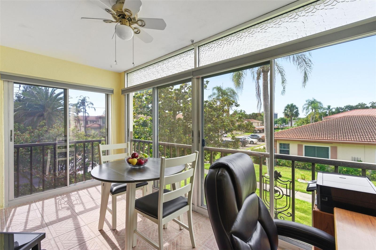 Light and bright Florida Room!