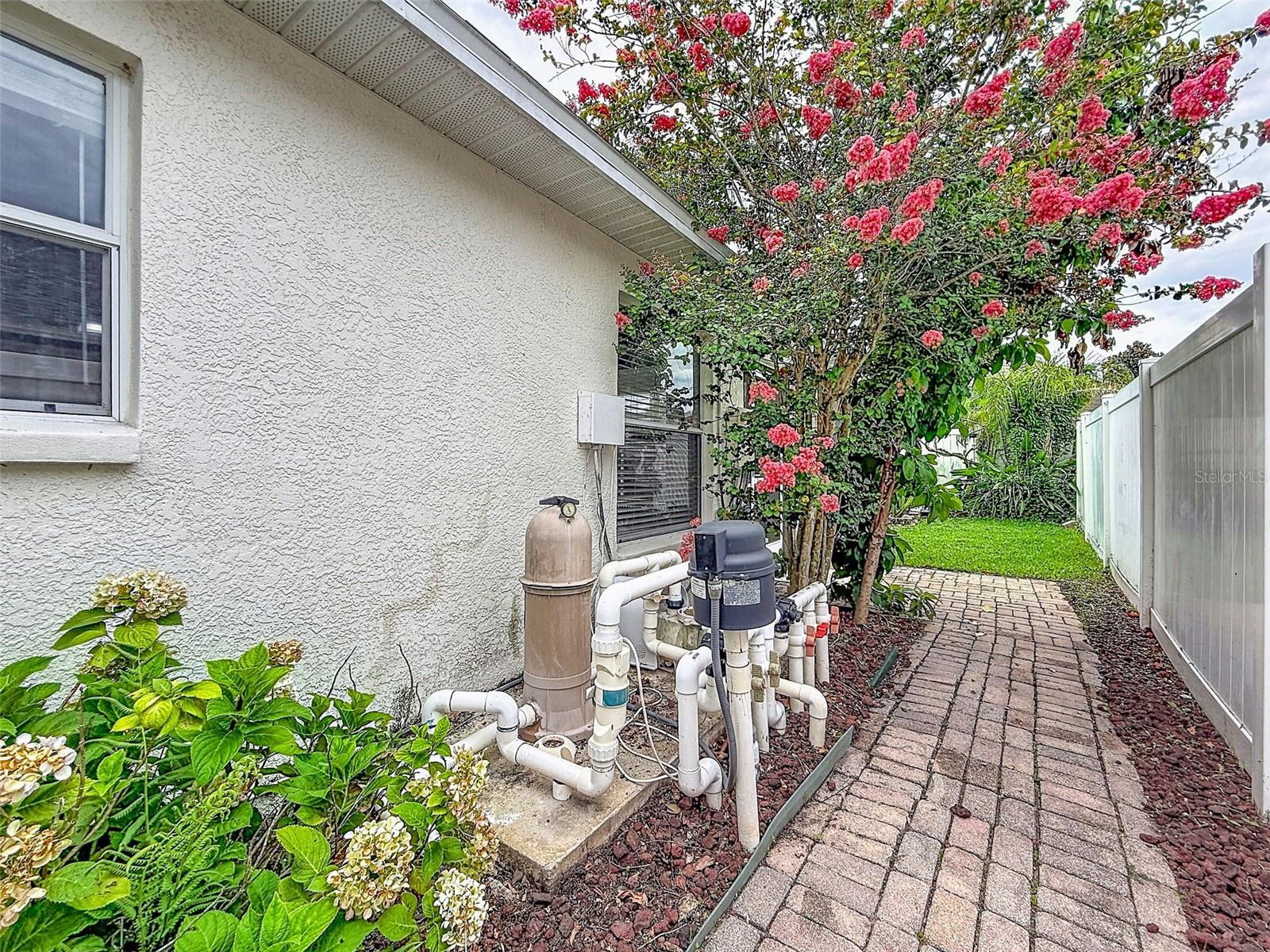TB8518216