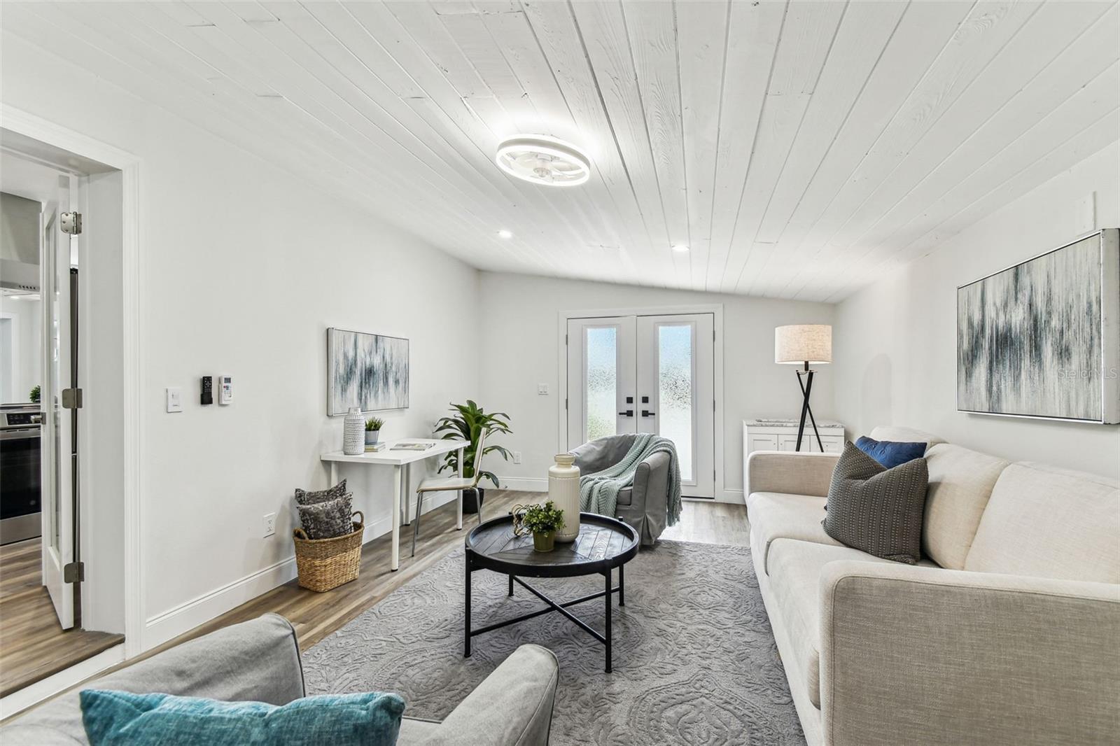 TB8518257