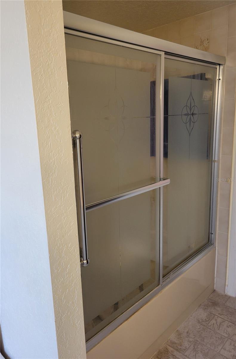 Tub/shower Combo in Master