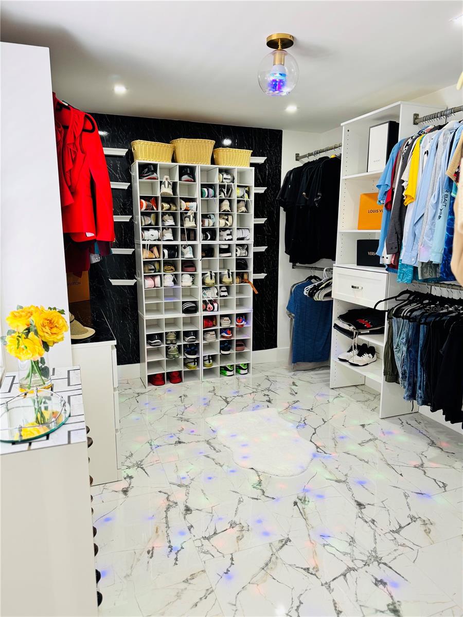 Walk-in Closet