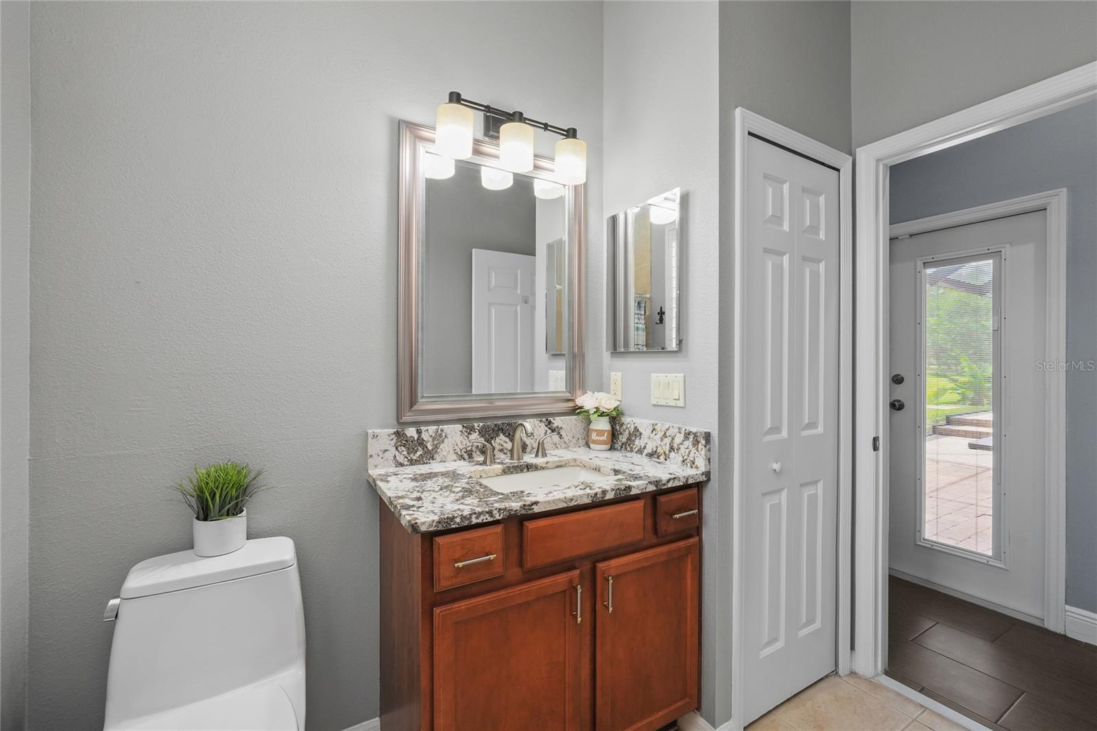 Bathroom 3 with access to the pool area