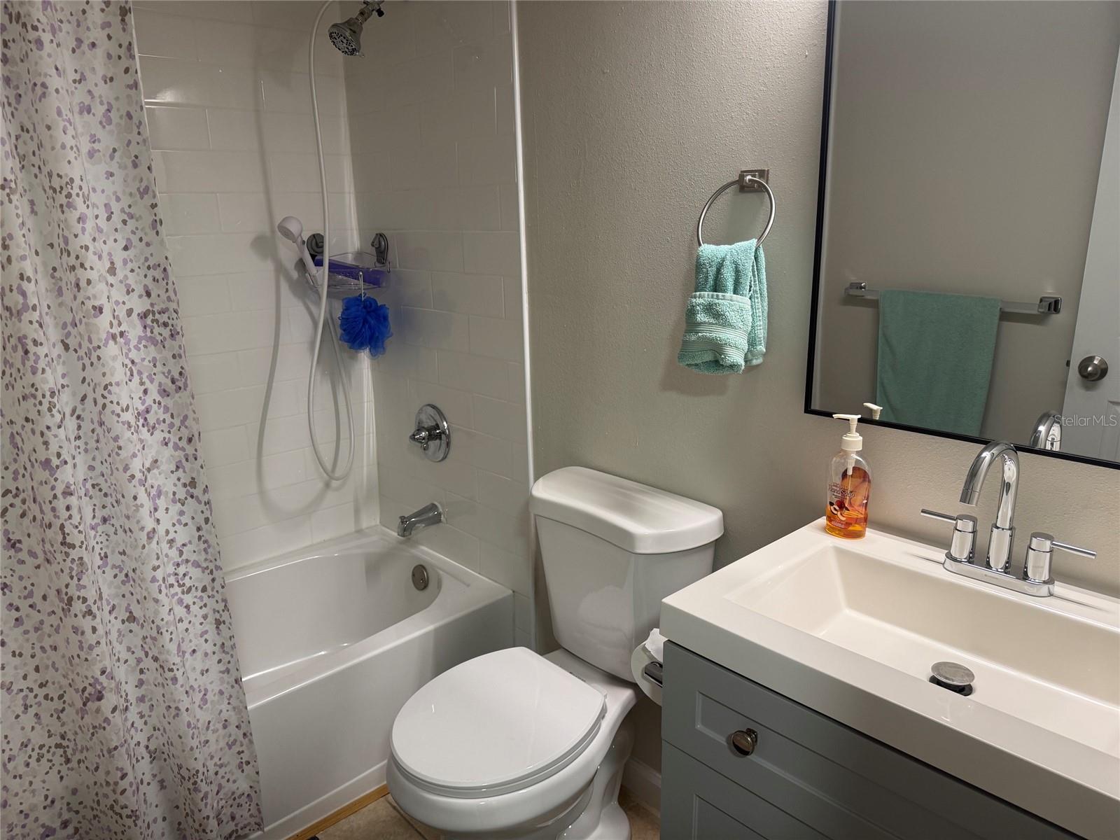 BATHROOM 2