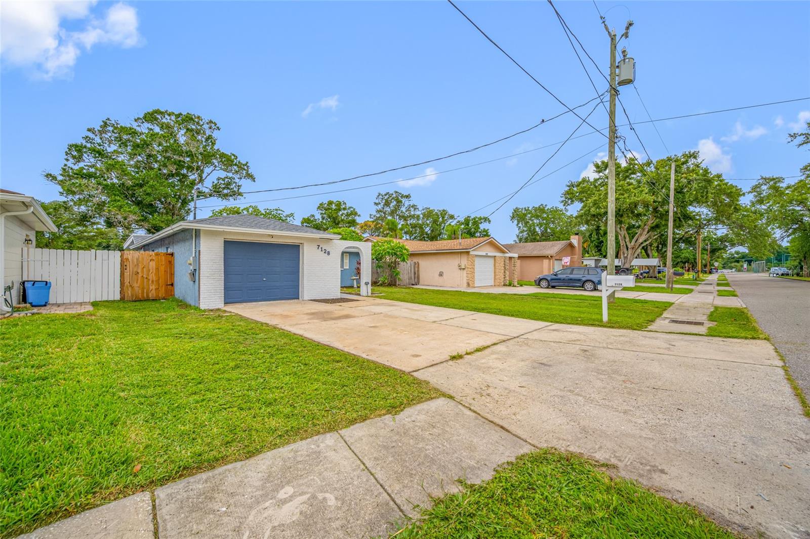 Spacious Driveway
