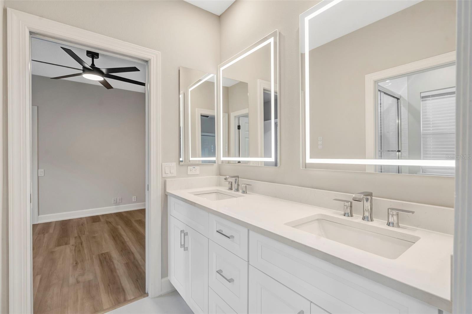 Jack n Jill Bath between Bedroom 3 and Bedroom 4