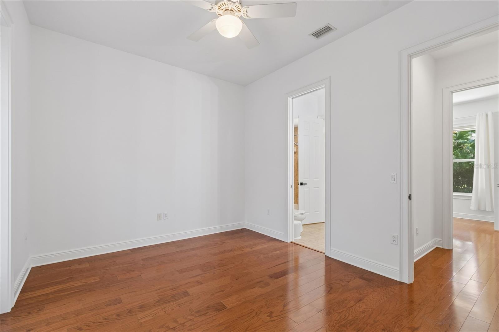 TB8518442