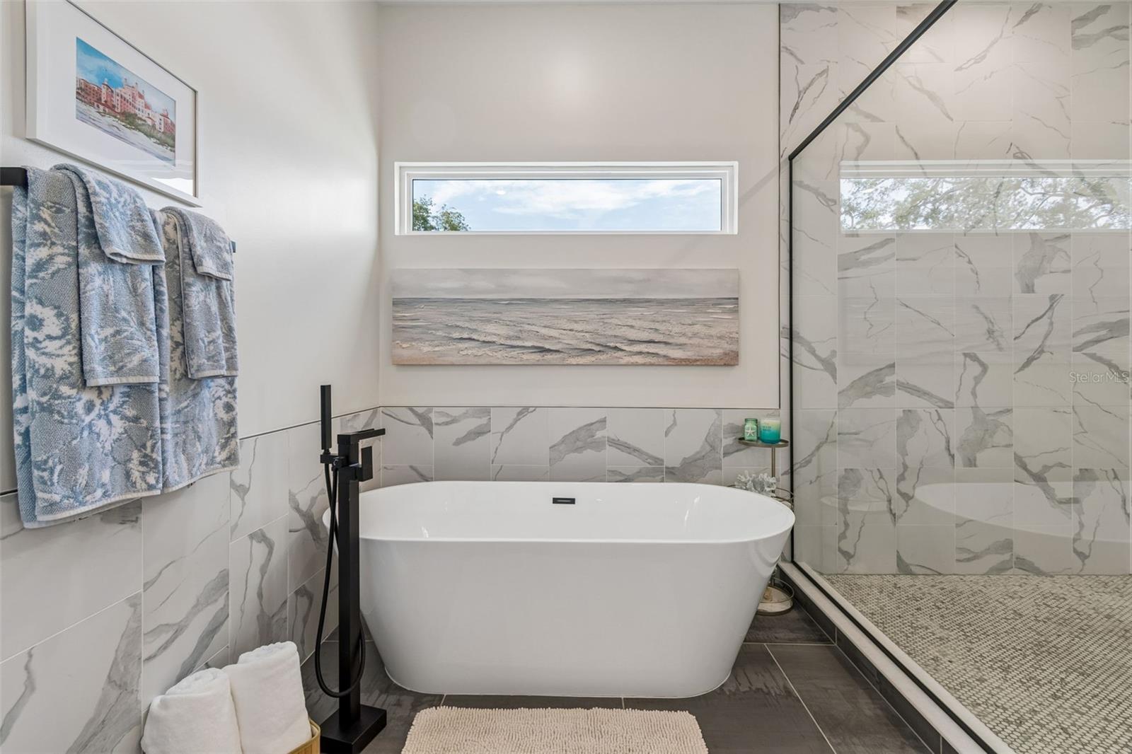 Free standing tub